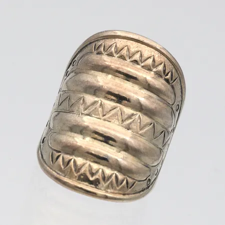 Sormus Kalevala Koru, Perniön sormus, koko 18, 925,  Paino: 7,3 g