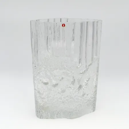 Maljakko, Iittala Pinus, design Tapio Wirkkala, signeerattu TW, korkeus 23cm, reunassa iskeymä  Lähetetään postipakettina.