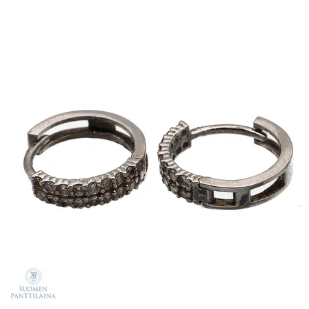 Kivikorvakorut, korkeus 13mm, 585br valkokulta,  Paino: 1,7 g