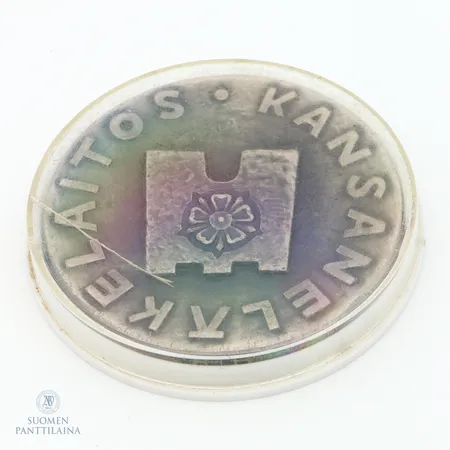 Hopeinen mitali, Kansaneläkelaitos, 830,  Paino: 102,4 g