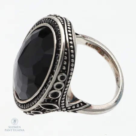 Onyx-sormus, Thomas Sabo, koko 17, 925br,  Paino: 13,8 g