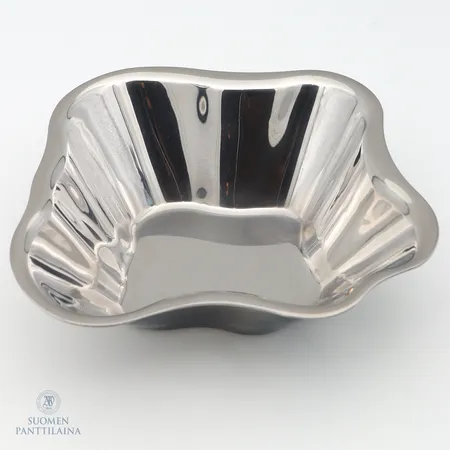 Aalto-teräskulho, design Alvat Aalto, Iittala, mitat 185x50mm, naarmuja