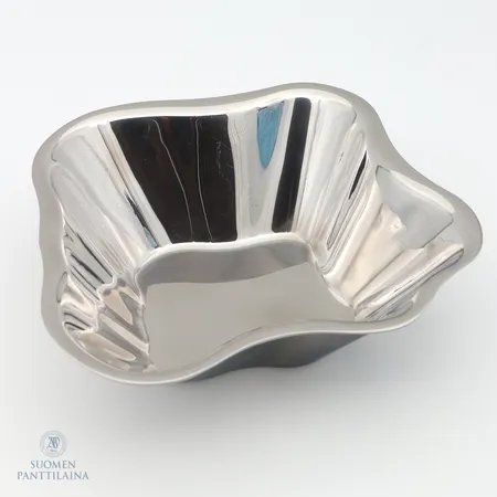 Aalto-teräskulho, design Alvat Aalto, Iittala, mitat 185x50mm, naarmuja