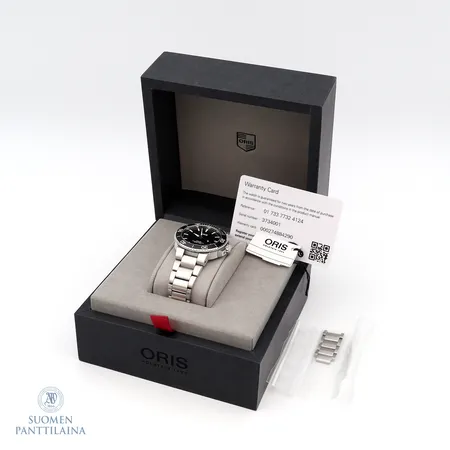 Teräsrannekello Oris Aquis, automaatti, Ø 39mm, ref: 01 733 7732 4124, uudenveroinen, serial number: 3734001, rannekkeen pituus 170mm, mukana lisäpalat, laatikko, manuaali ja takuukortti.