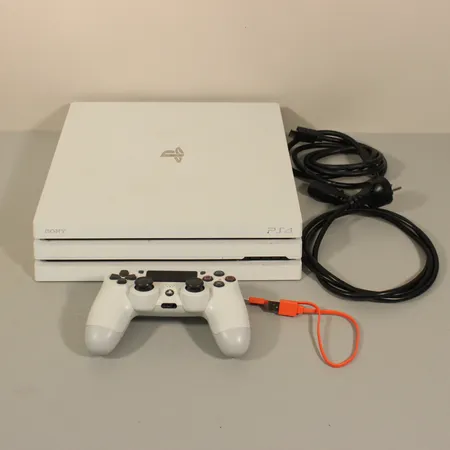 Pelikonsoli, PlayStation 4 Pro 1TB, Sony, ohjain, HDMI- ja virtajohto, kaksi peliä Borderlands 3 ja Cyberpunk 2077 (toinen blu-ray disc:sta puttuu).