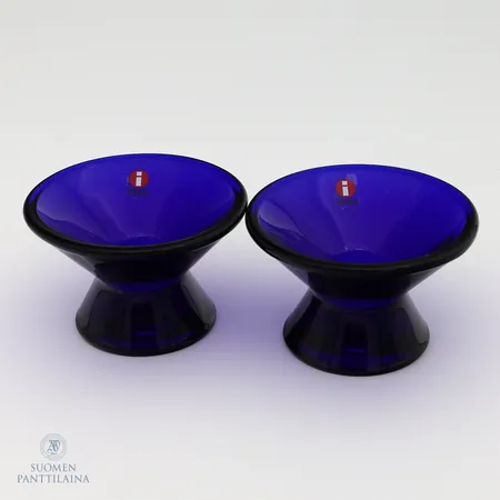 Kaksi kynttilänjalkaa, Kartio, Iittala, design Kaj Frank, korkeus 55mm, koboltinsininen