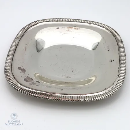 Hopeinen tarjoilulautanen, kaiverrettu, leveys 225mm, 835,  Paino: 223,6 g