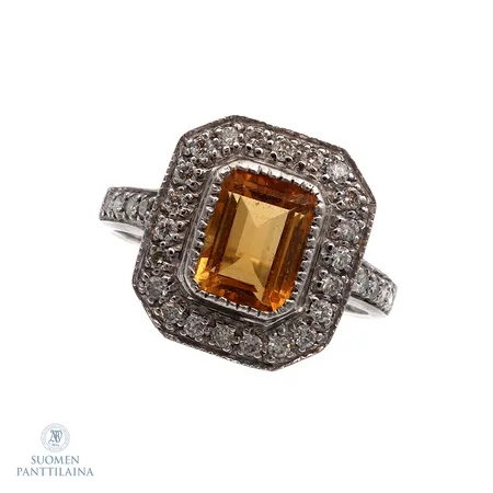 Kivisormus timanteilla 30xn.0.01ct, yhdessä timantissa hyvin pieni lohkeama, koko 16½, leveys 1,5-15mm, Timanttiset timanttikorutakuu, 585br valkokulta,  Paino: 4 g
