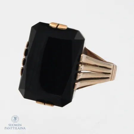 Kivisormus, koko 19¼, kaiverrettu, 585br,  Paino: 5,4 g