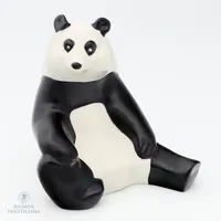 Fajanssifiguuri Panda, Arabia, korkeus 18 cm, design Lillemor Mannerheim-Klingspor, vuodelta 1984, WWF