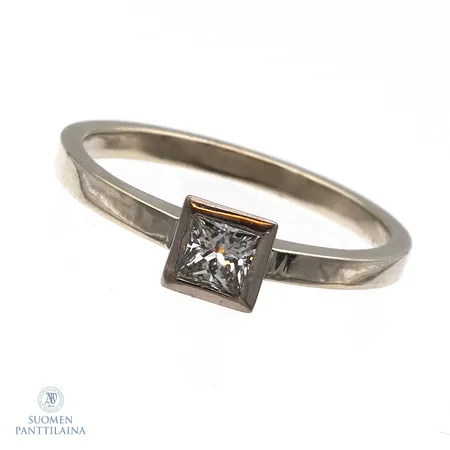 Timanttisormus 1xn.0.30ct, princess-hionta, koko 18¼, 585 valkokulta,  Paino: 2,9 g