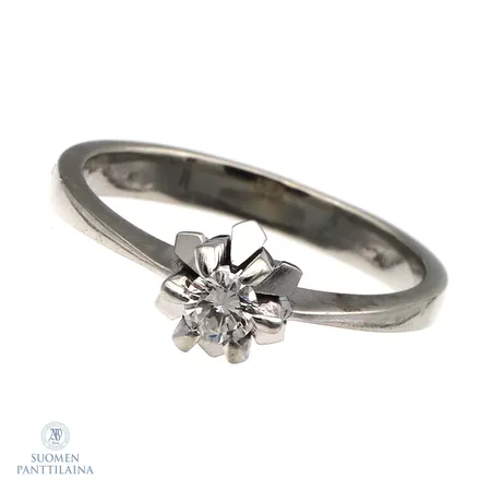 Timanttisormus 1xn.0.20ct, lohkeama reunuksen alaviisteessä, koko 18, 750 valkokulta,  Paino: 3,7 g
