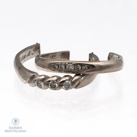 Kaksi viallista timanttisormusta 8xn.0.01ct-0.05ct, 750 valkokulta,  Paino: 7,3 g