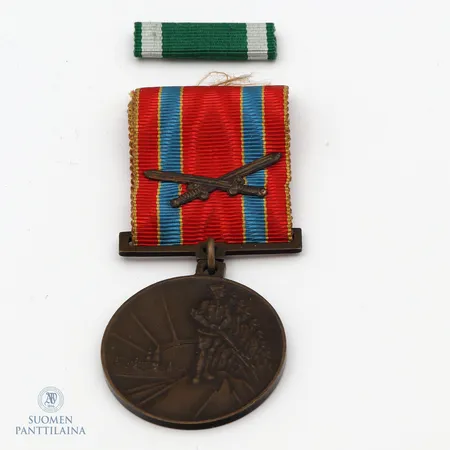 Latvian Vapaussodan mm (1918-28) ja kotelo