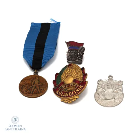 Viro: Vapaussodan mm (1919 - 20), Väestönlaskun mm (1922) ja kaksi Neuvosto / Viro merkkejä.