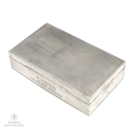 Hopeinen rasia, kaiverrettu, mitat 140x81x32mm, 835br hopea,  Paino: 255,3 g