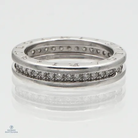Timanttisormus 36xn.0.015ct, Bulgari B-Zero1, koko 18½ (58), hyvin pieniä käytön jälkiä, alkuperäinen laatikko, 750 valkokulta,  Paino: 8,3 g