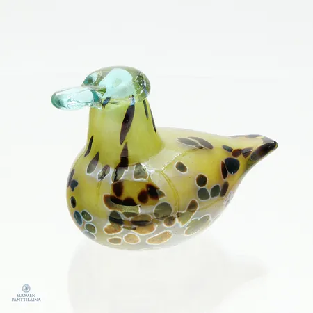Lasilintu, Tavin poikanen, signeeraus O. Toikka Nuutajärvi Sotilaskotiliitto Ry, Oiva Toikka Iittala, korkeus 65mm, pituus 85mm