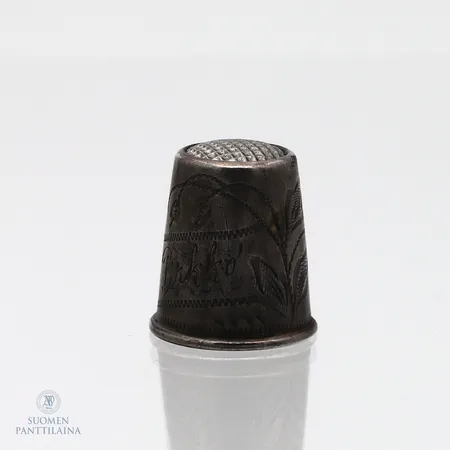Sormustin, kaiverrettu, korkeus 18mm, 813,  Paino: 3,1 g