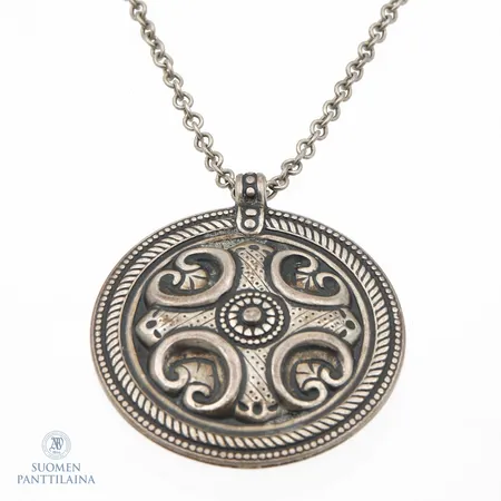 Kaulakoru, Kalevala Koru, Räisälän riipus, ketjun pituus 61cm, riipuksen korkeus 36mm, 925, Paino: 14,8 g