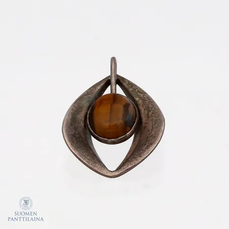 Tiikerinsilmä-riipus, korkeus 32mm, E. Granit & Co, 813br, Paino: 3,4 g