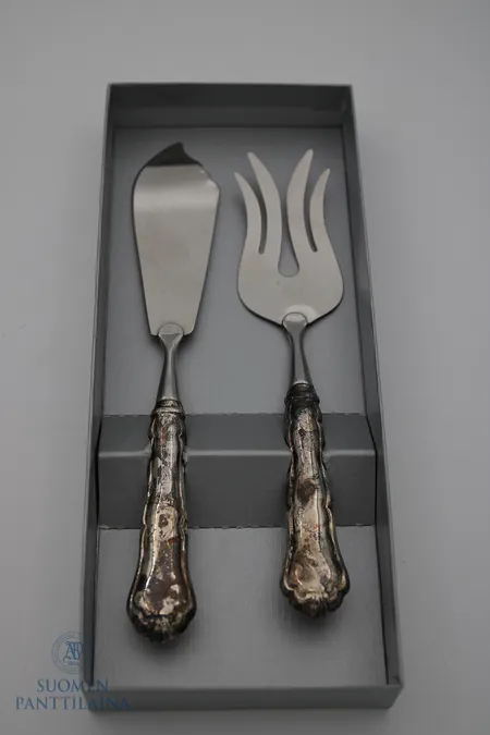 Kakkuatrain ja -veitsi, Chippendale, pituus 210mm ja 230mm, 830br,  Paino: 157,7 g