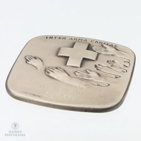 Suomen punaisen ristin kunnialaatta, kaiverrettu, 925, Paino: 109,5 g