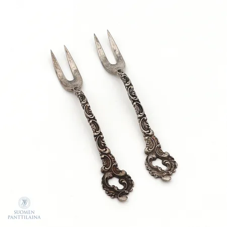 Kaksi otinhaarukkaa, pituus 112mm, 813,  Paino: 21,8 g