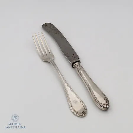 12 ruokahaarukkaa ja 11 ruokaveistä, pituudet 260-212mm, Italia, 800br, Paino: 1933,4 g