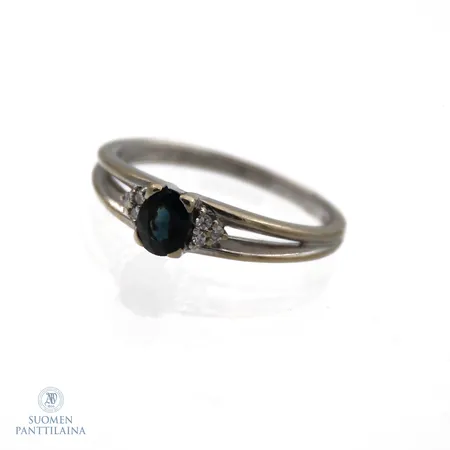 Kivisormus timanteilla 6xn.0.005ct, kiven viisteissä pientä kulumaa, koko 16½, 585br valkokulta,  Paino: 2,1 g
