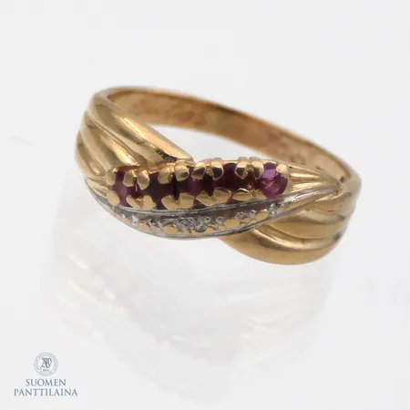Kivisormus timantilla 1xn.0.005ct, koko 15½, kaiverrettu, 585br,  Paino: 2,2 g