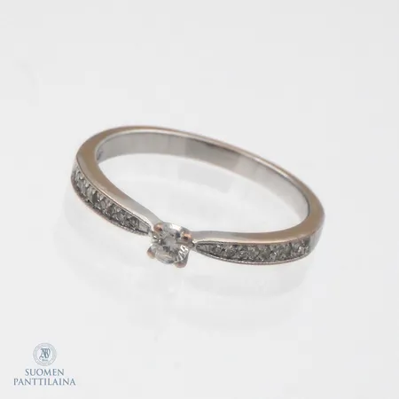 Timanttisormus 1xn.0.09ct 18xn.0.005ct, koko 15¾, 585br valkokulta,  Paino: 1,6 g