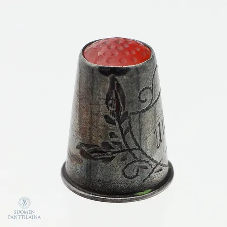 Sormustin, kaiverrettu, korkeus 20mm, 813,  Paino: 2,5 g