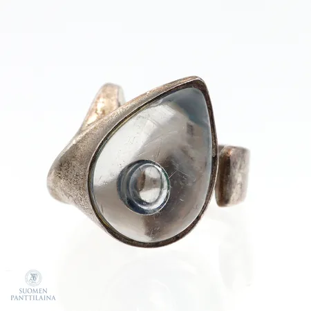 Akryyli-hopeasormus, "Ara" Lapponia, design Björn Weckström, akryylissa kulumaa ja käytön jälkiä, vuodelta 1974, 925br,  Paino: 13,3 g