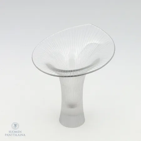Taidelasimaljakko, Kanttarelli, design Tapio Wirkkala, Iittala, korkeus 1155mm, signeerattu, pohjassa pieniä naarmuja