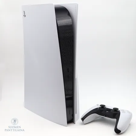 Sony PlayStation 5 (CFI-1116A), käytöstä aiheutuneita pieniä jälkiä, mukana johdot ja yksi ohjain.