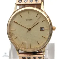 Viallinen kultarannekello kivillä, Citizen, quartz, kaiverrettu, ranneke viallinen, lasi viallinen, ei käy, rungon Ø34mm, kultarannekkeen pituus 200-215mm,  585br,  Paino: 76,1 g