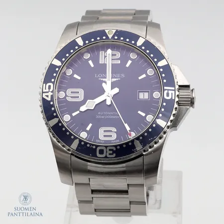 Teräsrannekello Longines Hydroconquest, ref. L37424966, sarjanumero 47860398, automaatti, taulun Ø 41mm, rannekkeen pituus 180mm, laatikko, kolme jatkopalaa ja takuukortti.