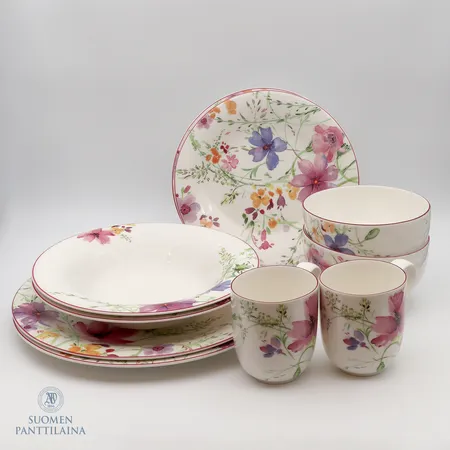 Kymmenen osainen astiasto Villeroy & Boch, Mariefleur: kaksi mukia 35cl, kaksi kulhoa 75cl, kaksi leipälautasta 21cm, 2 ruokalautasta 27cm ja kaksi syvää lautasta 23cm, lähes käyttämättömät. Ei lähetetä