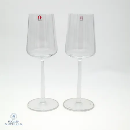 Kaksi valkoviinilasia, Essence, Iittala, 33cl, design Alfredo Härbeli