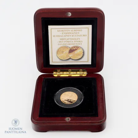 Kultaraha Keskiyön aurinko - ensimmäinen suomalainen kultaeuro, Suomi 2002, nimellisarvo 100 euroa, 900,  Paino: 8,6 g