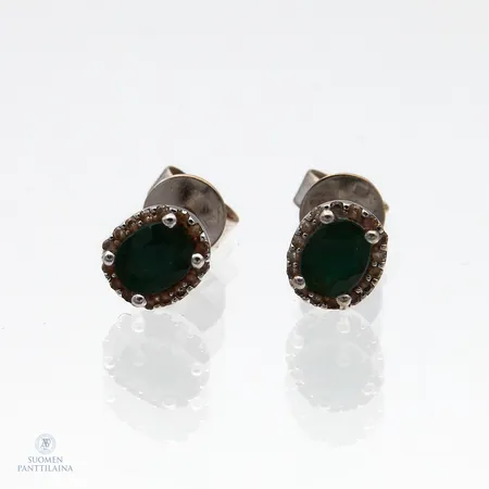 Kivikorvakorut timanteilla 32xn.0.005ct, mitat 5,8x6,7mm, kierremekanismi, 585br valkokulta,  Paino: 2 g