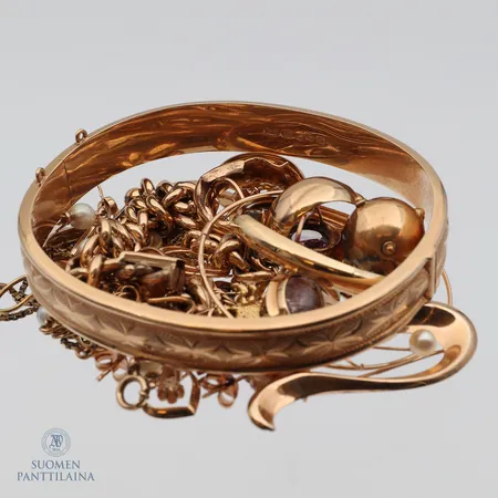 Viallisia kultakoruja, 585br,  Paino: 61,3 g