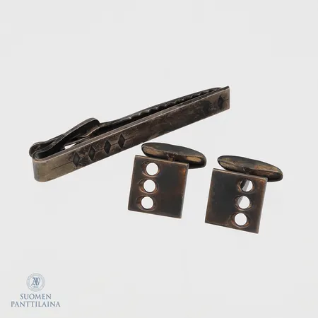 Solmionpidin ja kalvosinnapit, korkeus 8mm, leveys 38mm ja Ø 14mm, 813br,  Paino: 17,8 g