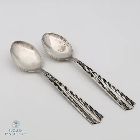 Kaksi jälkiruokalusikkaa, Margit, pituus 160mm, 916, Paino: 55 g