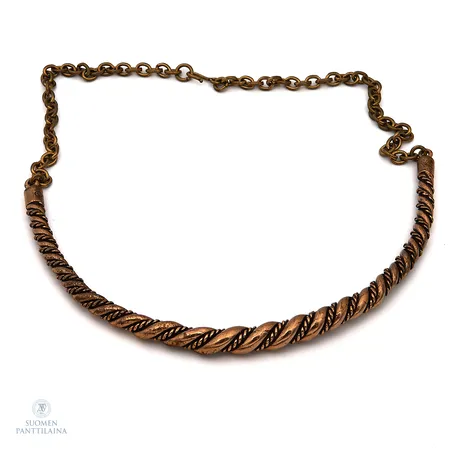 Kaulakoru, Kalevala Koru, Halikon Lampolan kierrekääty, pituus n.45cm, pronssi