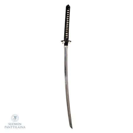 Katana, terän pituus 68cm, kahvan pituus 29cm, kokonaispituus 101cm, väistimessä ja kahvan pohjassa pientä kulumaa, puutupessa kulumaa Ei lähetetä