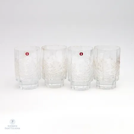 Neljä vesilasia Iittala, Kuusi, Valto Kokko,  sarja oli tuotannossa v. 1981-88, lasin korkeus on 85mm, Ø 55mm ja tilavuus 13cl, peiniä käytön jälkiä