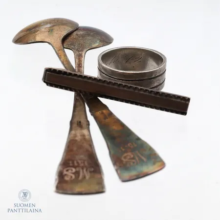 Viallisia hopea esinetä, 813-916br,  Paino: 35,8 g