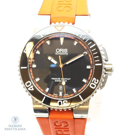Teräsrannekello Oris kumi- ja metallirannekkeella, Divers Aquis Date, automaatti, malli 7653, 26 kivinen, ref. numero 01 733 7653 4128-07 4 26 32EB, sarjanumero 3534996, takuukortti, ohjekirja ja laatikko.  